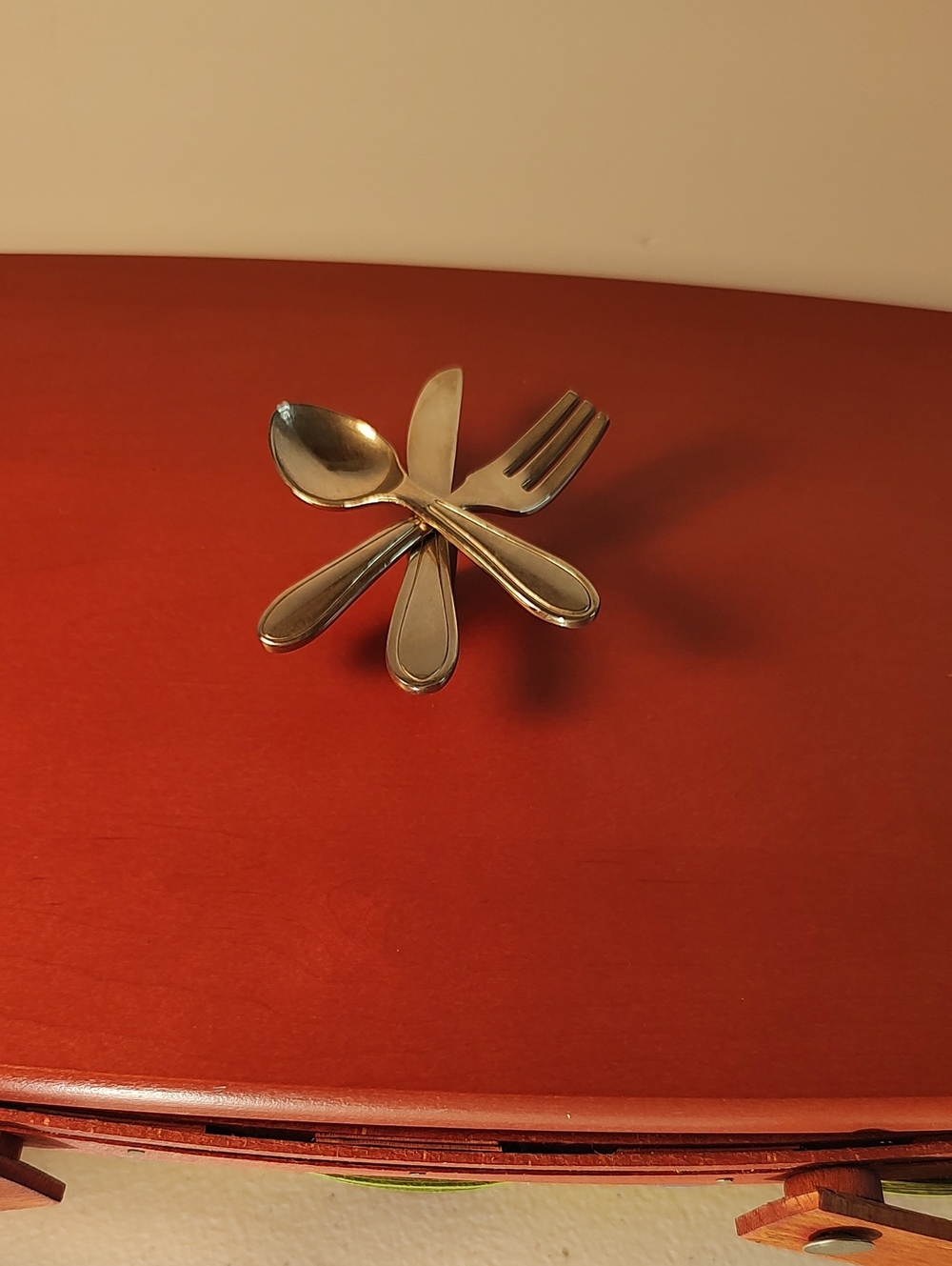 Longaberger Fiesta Bread Basket With 2 Swinging Handles & Red Lid Cutlery Knob - Picture 3 of 15